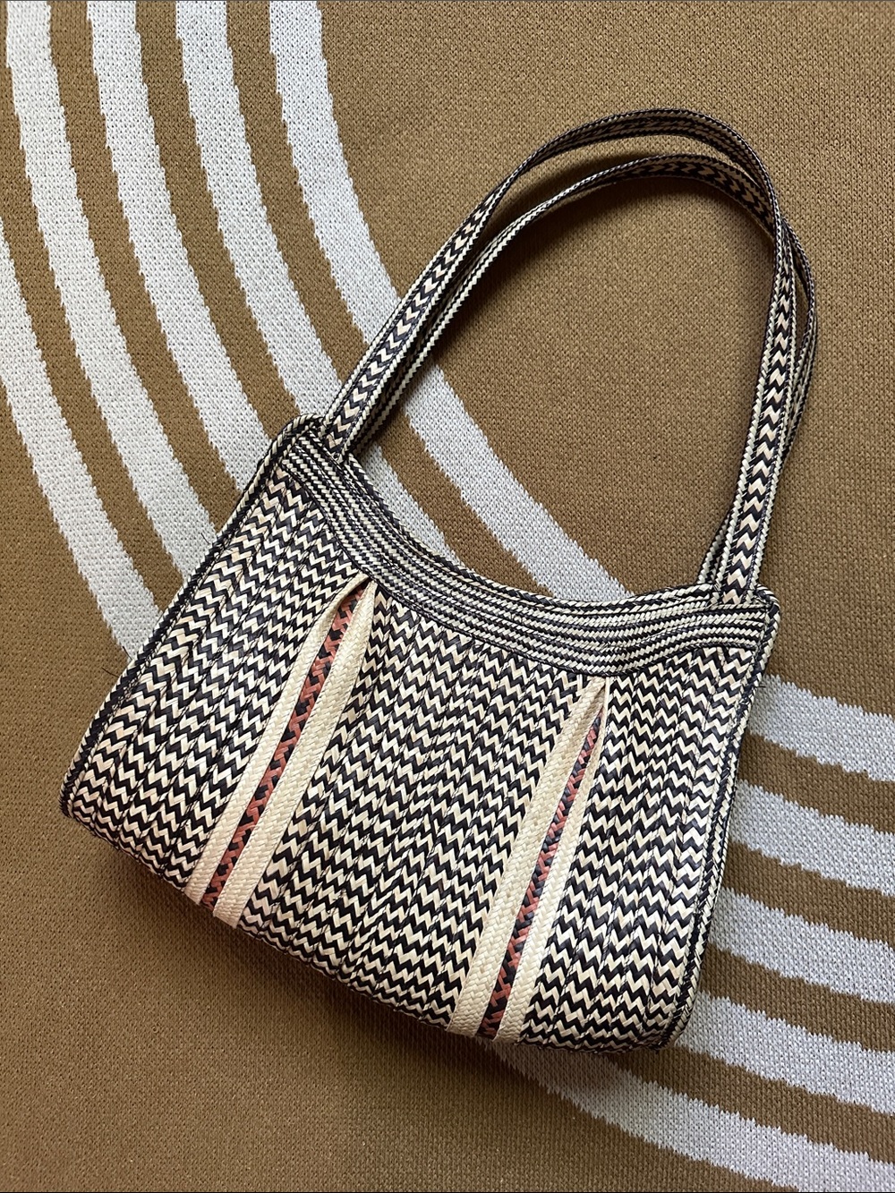 Hand-crafted handbag - Picture 2 of 8